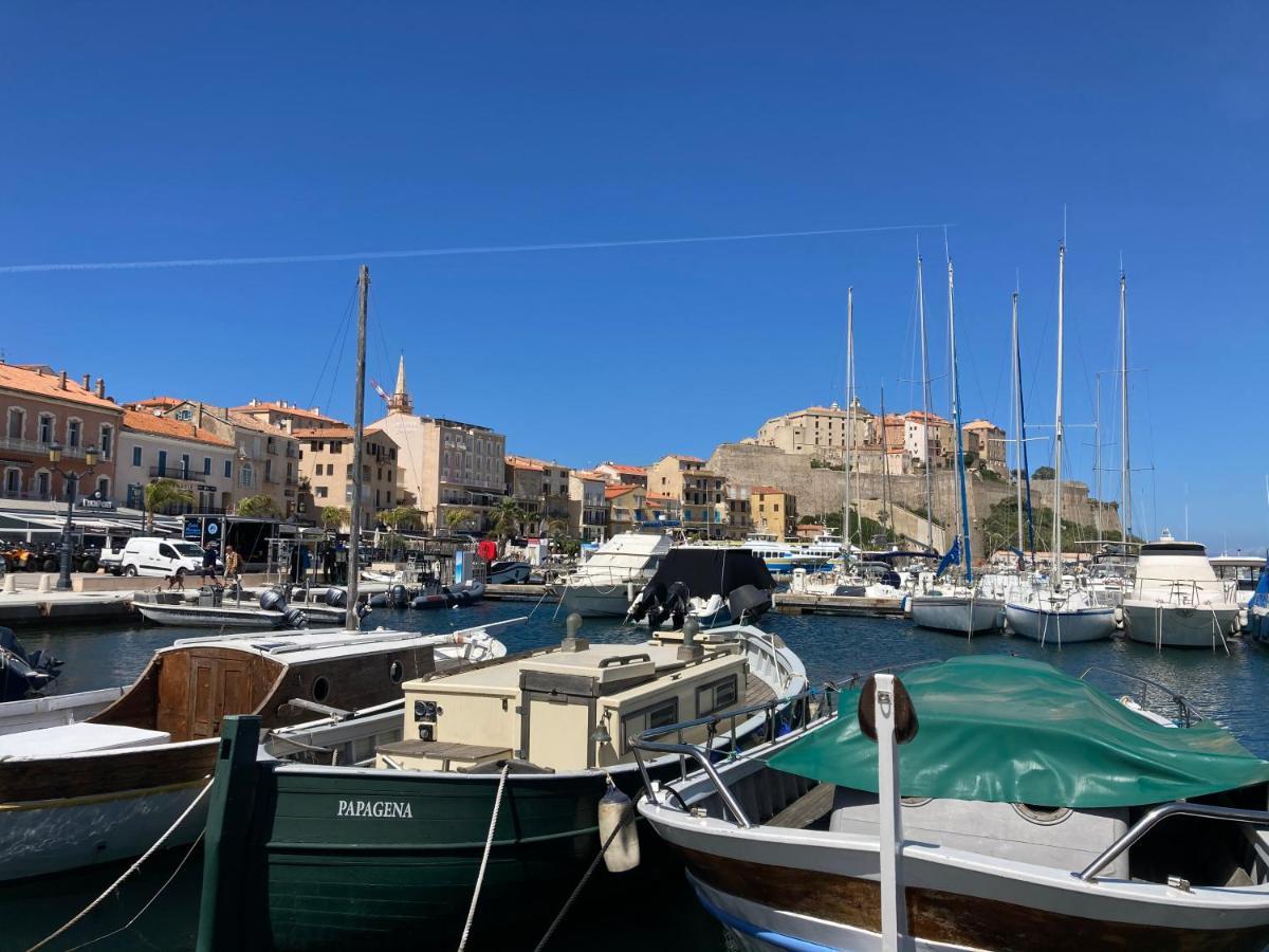 Corse Calvi appt vue sur mer Extérieur photo