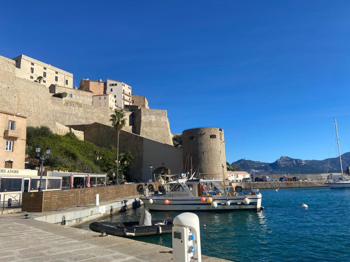 Corse Calvi appt vue sur mer Extérieur photo